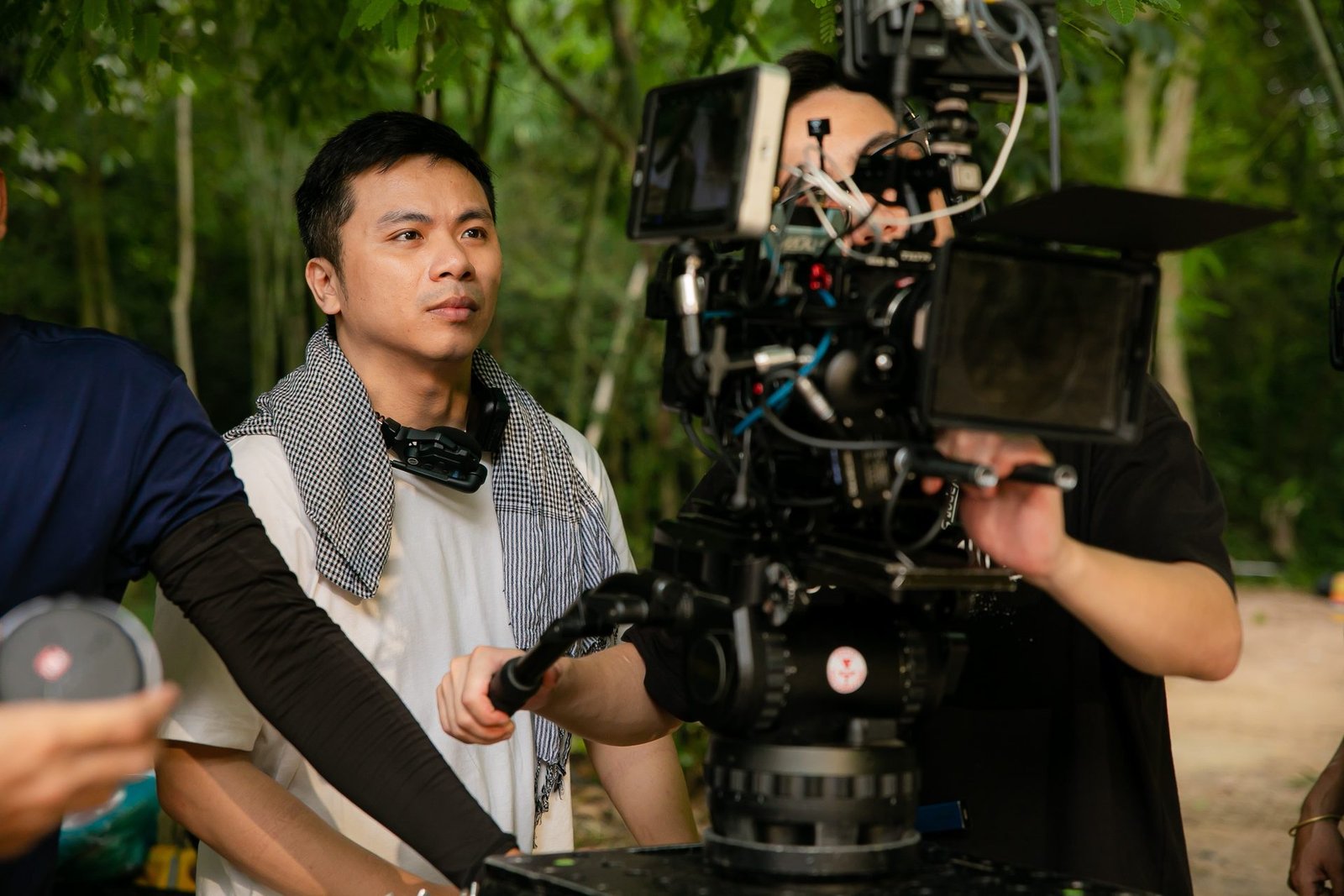 SE7EN ARTS Director Behind The Scene